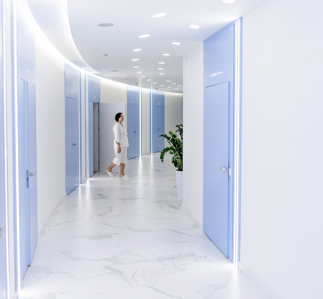 EmCell clinic corridor